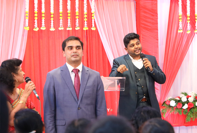 Grace Ministry Celebrates Christmas 2021 with Pomp and Grandeur on 17th Friday, December at its Prayer centre in Valachil, Mangalore. Hundreds gathered at the program and celebrated Xmas with Bro Andrew Richard and family.  